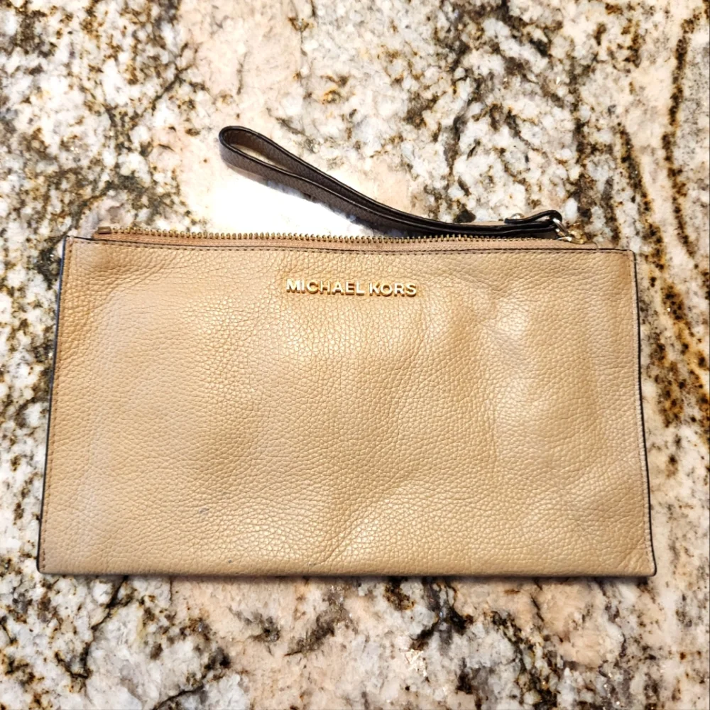 Michael Kors Wristlet, Beige Tan Pebbled Leather, Gold Tone, Clutch Lightweight